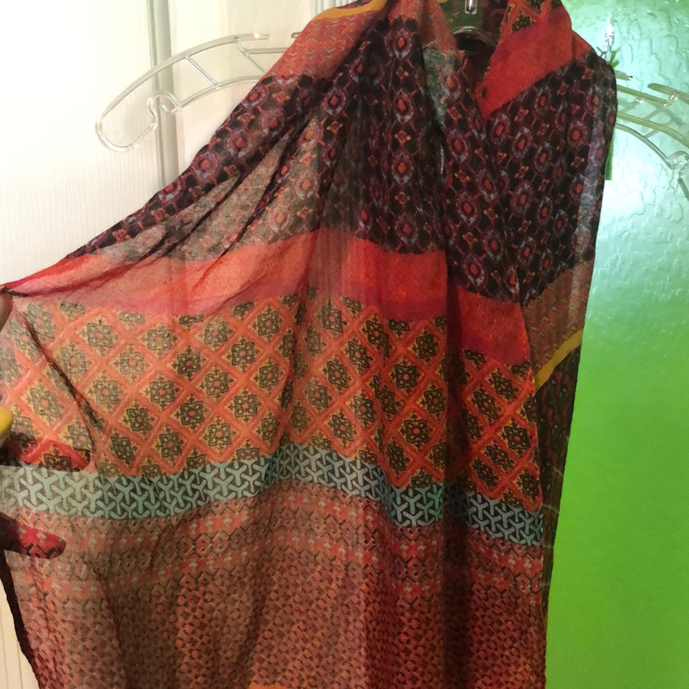 Multicolored/pattern light infinity scarf - Picture 2 of 3